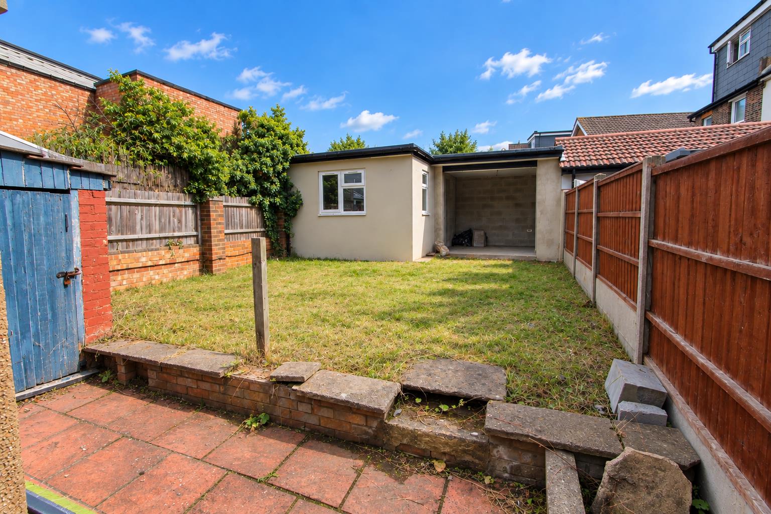 3 bed property in Purley Way, Croydon